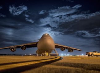 Największy lotniskowiec na świecie: U.S.S. Nimmitz