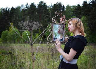 W którą stronę nakręcać zegarek mechaniczny?