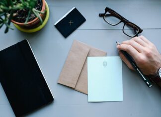 Czy zaproszenie musi być w kopercie?