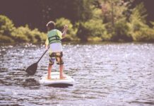 Czy kamizelka asekuracyjna utrzyma na wodzie?