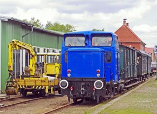 Czym skleić sztuczne kwiaty?