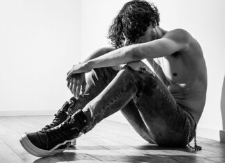 Jak nazywają się spodnie z kieszeniami po boku?