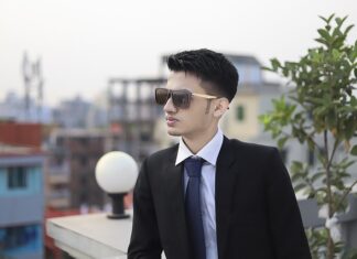 Czy zakładać kamizelkę do garnituru?