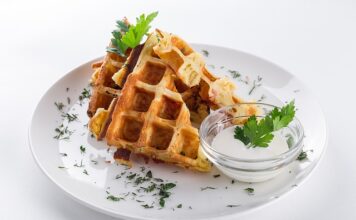Czy opłatek można kłaść na tort z bitą śmietaną? Czy opłatek można kłaść na tort z bitą śmietaną?