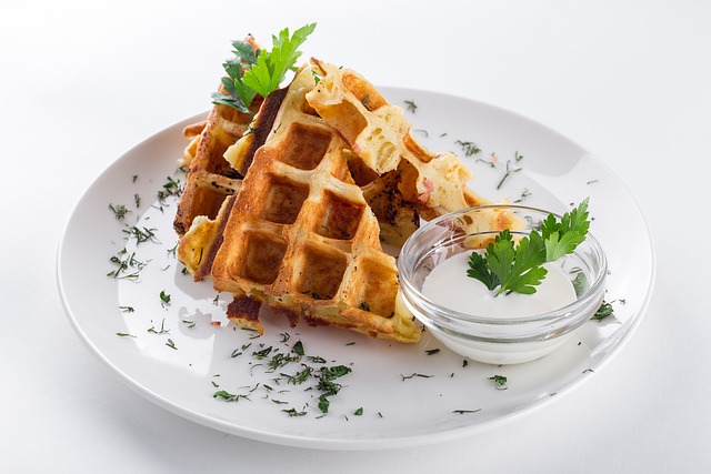 Czy opłatek można kłaść na tort z bitą śmietaną? Czy opłatek można kłaść na tort z bitą śmietaną?