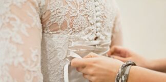 Czy gorset działa na brzuch?