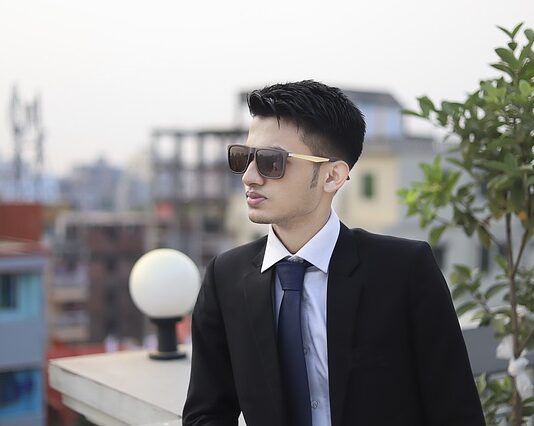 Ile kosztuje uszycie garnituru?