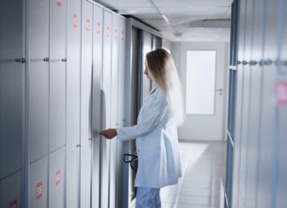 Czym muszą się charakteryzować profesjonalne szafki do szpitali i przychodni